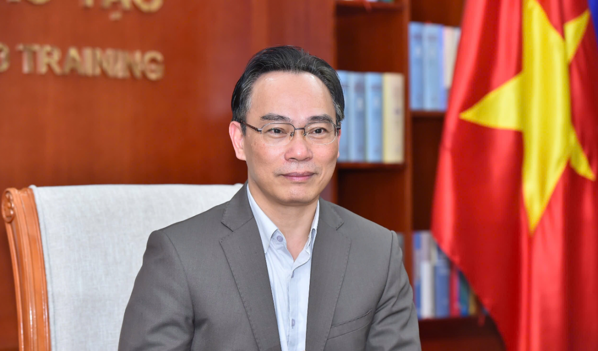 Quyền Bộ trưởng Bộ trưởng Bộ Giáo dục và Đào tạoHoàng Minh Sơn