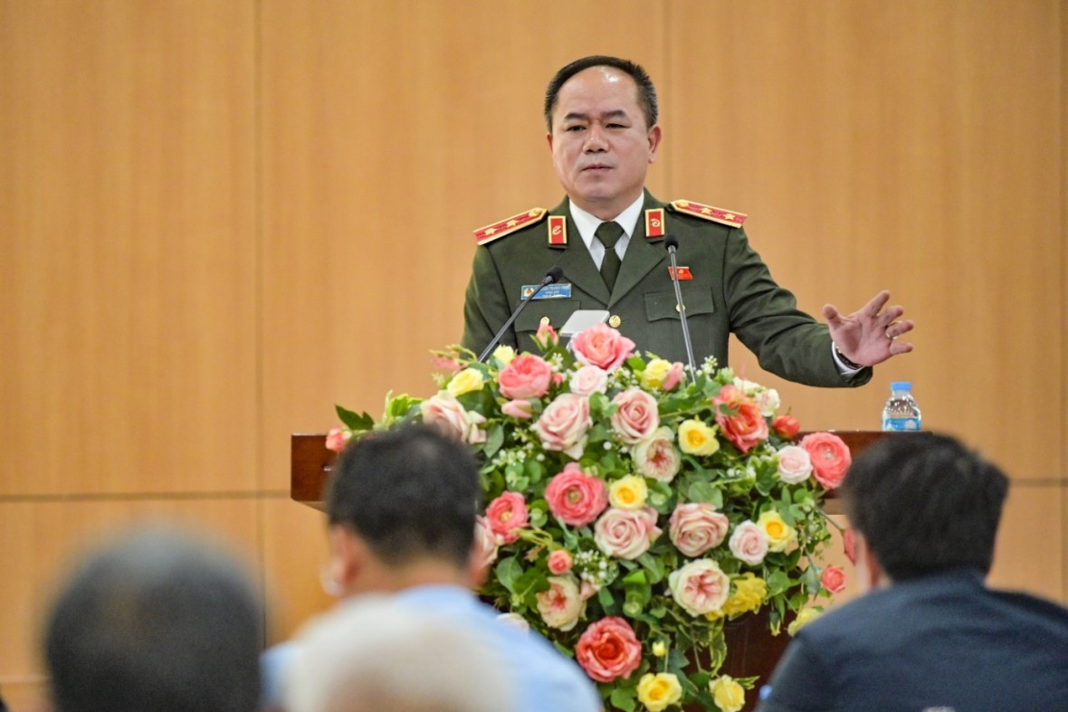 rung tướng Nguyễn Thanh Tùng, Bí thư Đảng ủy, Giám đốc Công an TP Hà Nội phát biểu tại buổi tiếp xúc cử tri ngày 4/3/2026.