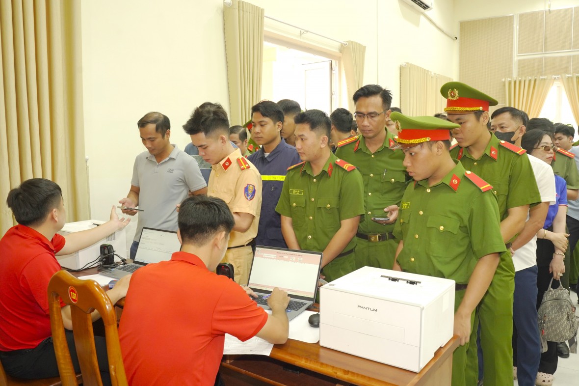 Tuổi trẻ Công an Cà Mau hiến máu tình nguyện, ra quân Tháng Thanh niên năm 2026