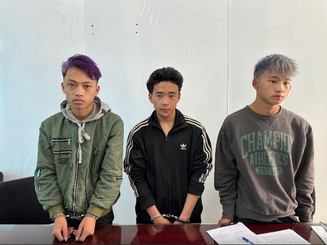 Điều tra 3 đối tượng cướp điện thoại của công nhân