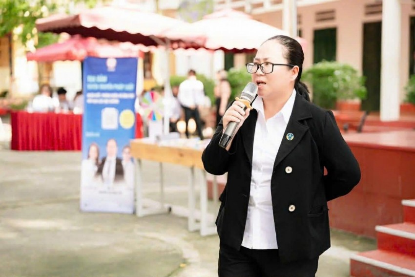 Bên cạnh hoạt động tố tụng, Luật sư Minh Yến còn tích cực tham gia các hoạt động tuyên truyền pháp luật trong cộng đồng.