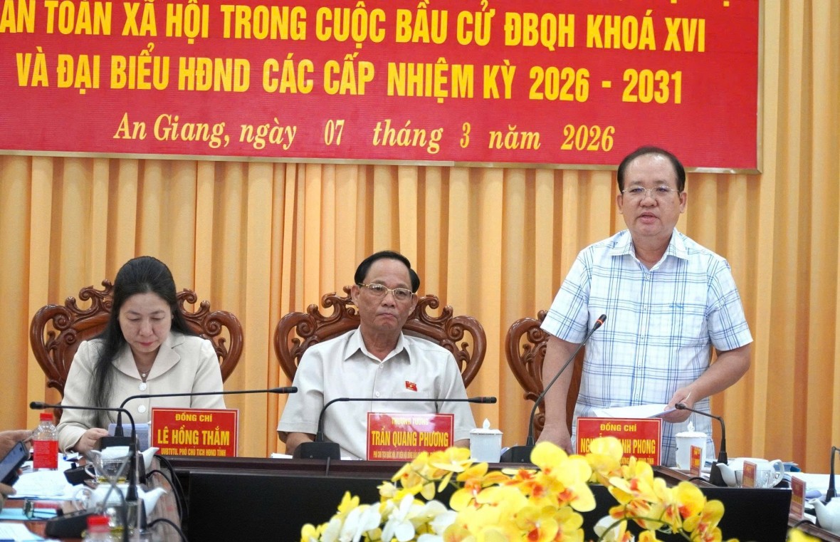 Phó Chủ tịch Quốc hội, Thượng tướng Trần Quang Phương kiểm tra công tác bầu cử tại An Giang