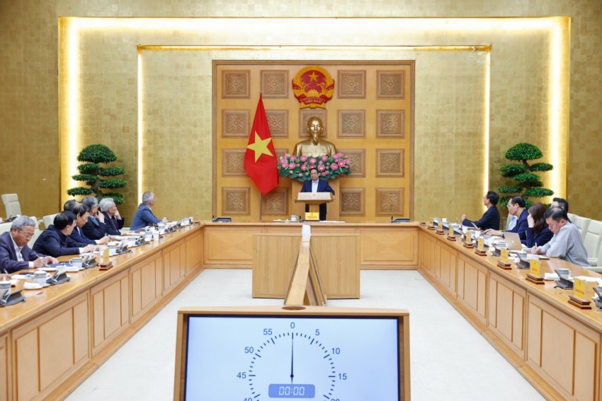 Thủ tướng yêu cầu không để thiếu xăng dầu, thiếu điện, thiếu năng lượng