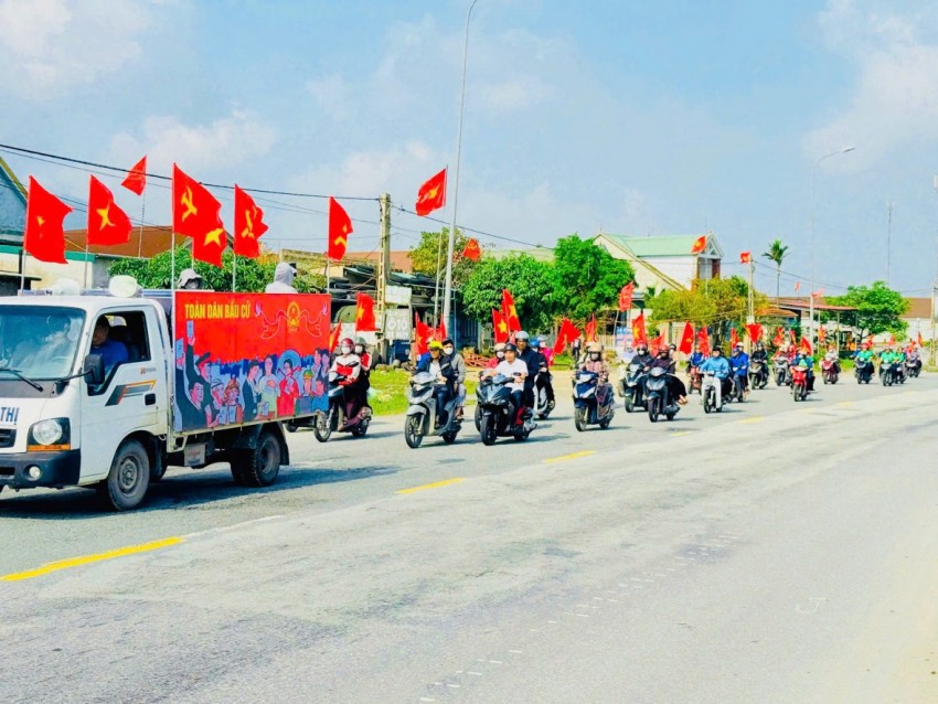 Phường Hoành Sơn đưa thông tin bầu cử đến từng khu dân cư Phường Hoành Sơn đưa thông tin bầu cử đến từng khu dân cư