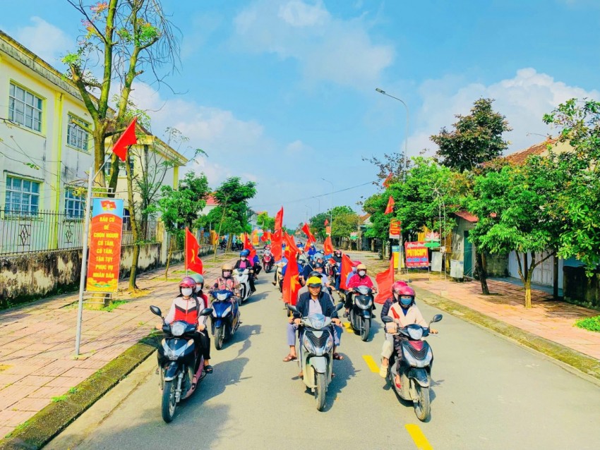 Nhằm tuyên truyền về ý nghĩa của Phường Hoành Sơn đưa thông tin bầu cử đến từng khu dân cư