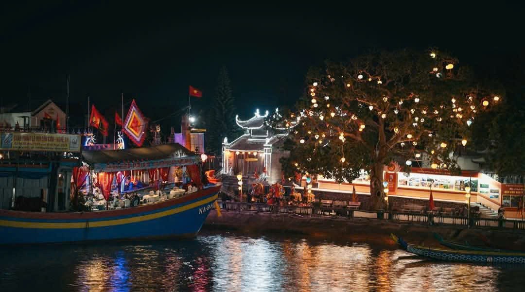 Linh thiêng Đền Cờn.