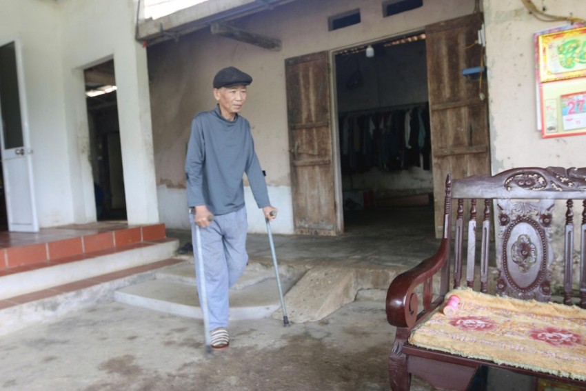 Ông Đinh Văn Tin - một trong những cử tri không trực tiếp tham gia bỏ phiếu. Ông Đinh Văn Tin - một trong những cử tri không trực tiếp tham gia bỏ phiếu.