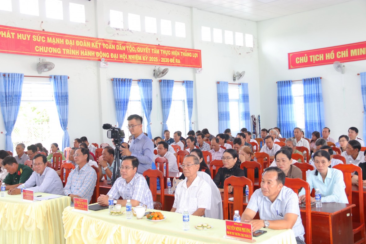 Ứng cử viên ĐBQH lắng nghe kiến nghị cử tri, cam kết đồng hành cùng Phú Mỹ phát triển bền vững