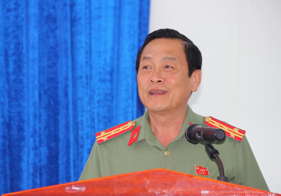 Ứng cử viên ĐBQH lắng nghe kiến nghị cử tri, cam kết đồng hành cùng Phú Mỹ phát triển bền vững