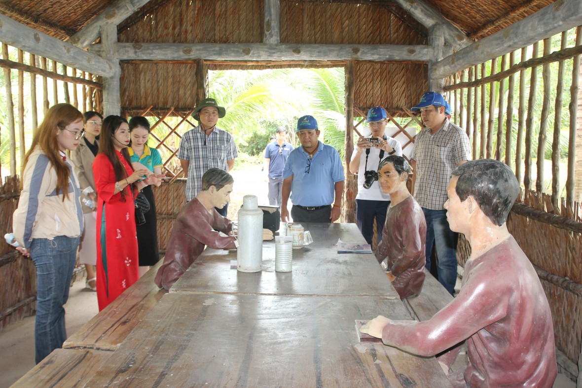 Ứng cử viên ĐBQH lắng nghe kiến nghị cử tri, cam kết đồng hành cùng Phú Mỹ phát triển bền vững