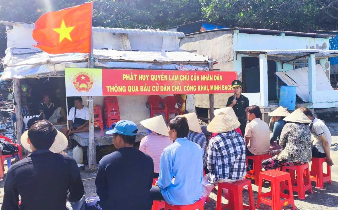 Sẵn sàng cho ngày bầu cử sớm tại đảo Hòn Chuối