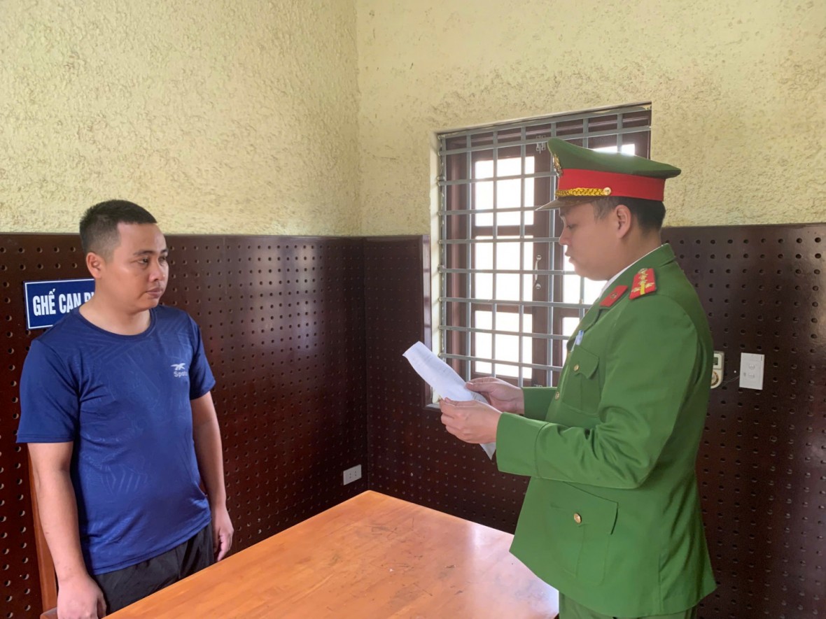 Bắt khẩn cấp tài xế ô tô tải chống đối CSGT ở Quảng Ninh