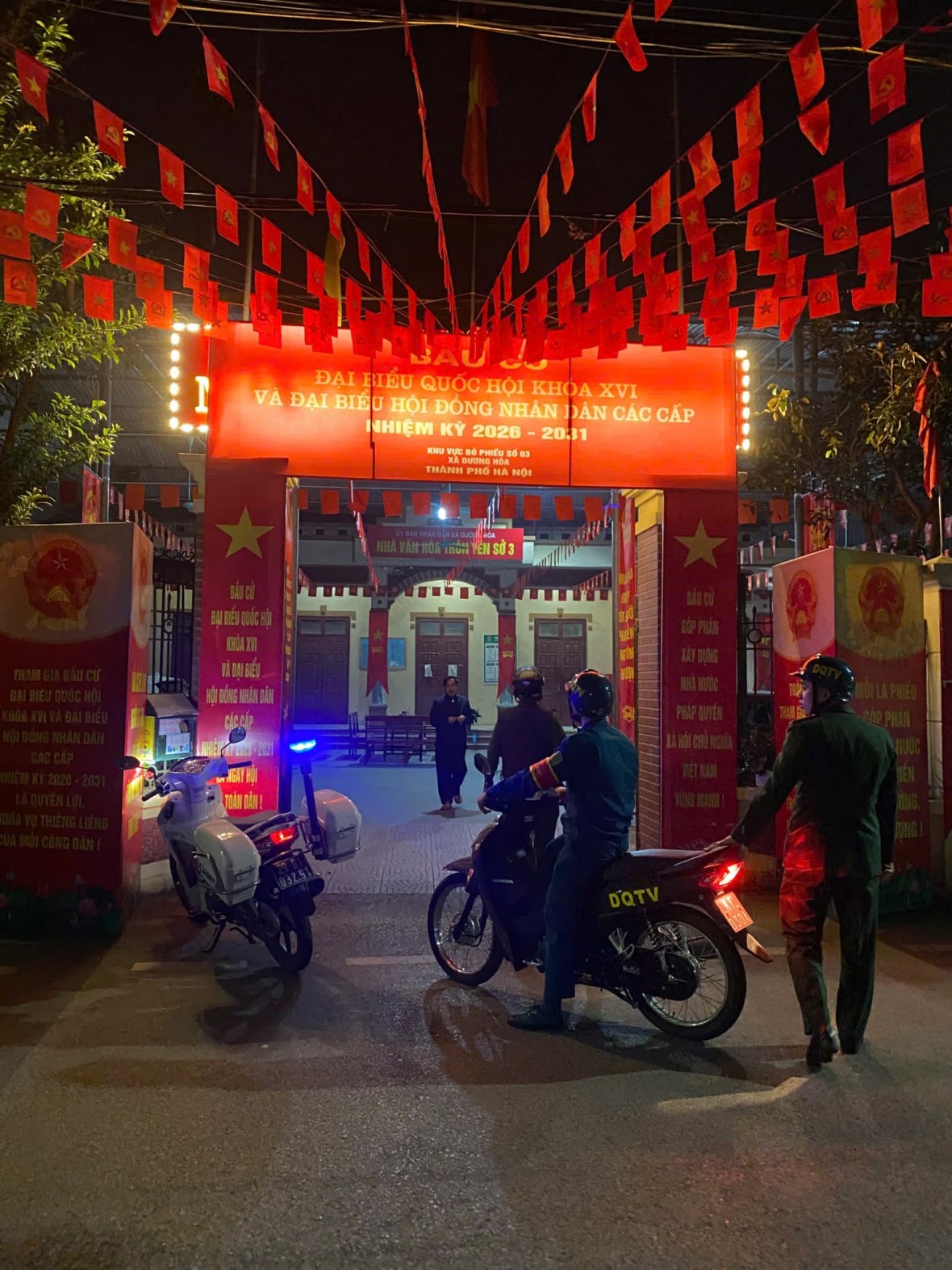 Công an xã Dương Hoà tăng cường công tác tuần tra đảm bảo an ninh trật tự các điểm bỏ phiếu, bầu cử