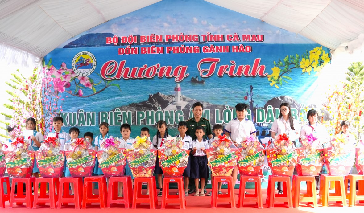 Nhiều hoạt động an sinh xã hội của BĐBP Cà Mau hướng về người dân biên giới biển