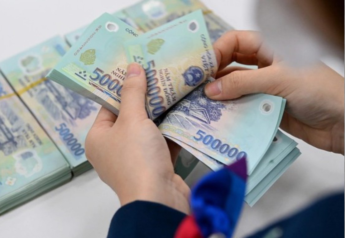 Lãi suất huy động tiếp tục đà tăng, nhiều kỳ hạn vượt mốc 7%/năm