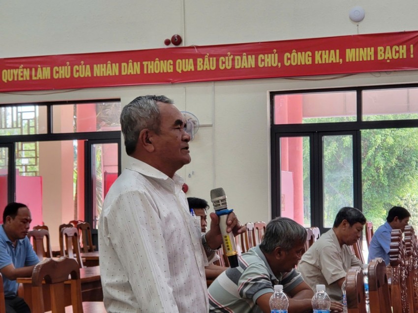 Cử tri phường Tân Triều nêu ý kiến, kiến nghị về phát triển hạ tầng dân sinh tại hội nghị tiếp xúc với các ứng cử viên đại biểu HĐND.