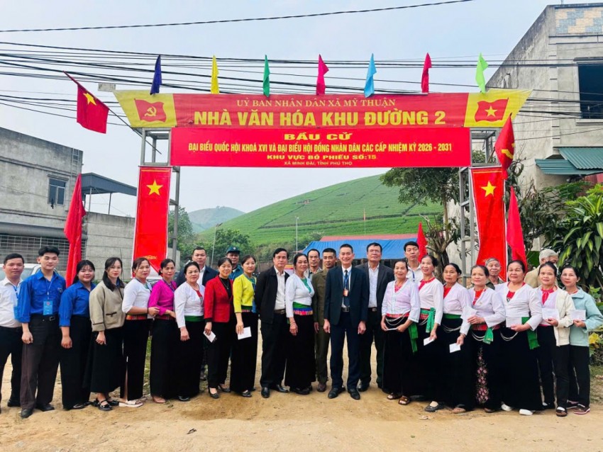 Cử tri cả nước háo hức đi bầu cử đại biểu Quốc hội và Hội đồng nhân dân ngày 15/3 Cử tri cả nước háo hức đi bầu cử đại biểu Quốc hội và Hội đồng nhân dân ngày 15/3