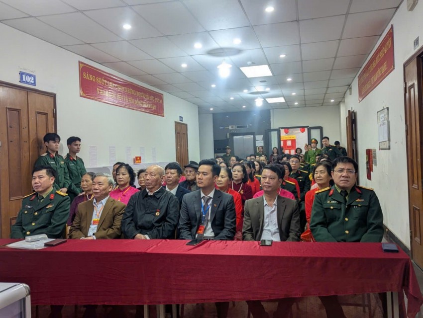 Rộn ràng điểm bỏ phiếu số 11 phường Thanh Liệt: Cử tri nô nức đi bầu từ sáng sớm