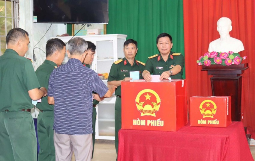 Chùm ảnh không khí nô nức ngày hội bầu cử ĐBQH và HĐND tại Đồng Nai