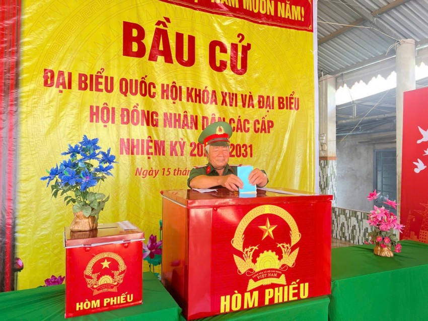 Chùm ảnh không khí nô nức ngày hội bầu cử ĐBQH và HĐND tại Đồng Nai