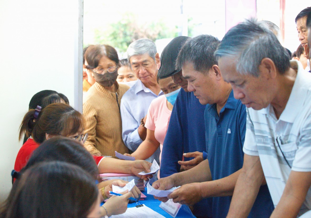 Cà Mau: Cử tri phường Bạc Liêu nô nức tham gia bầu cử, kỳ vọng vào những đại biểu xứng đáng