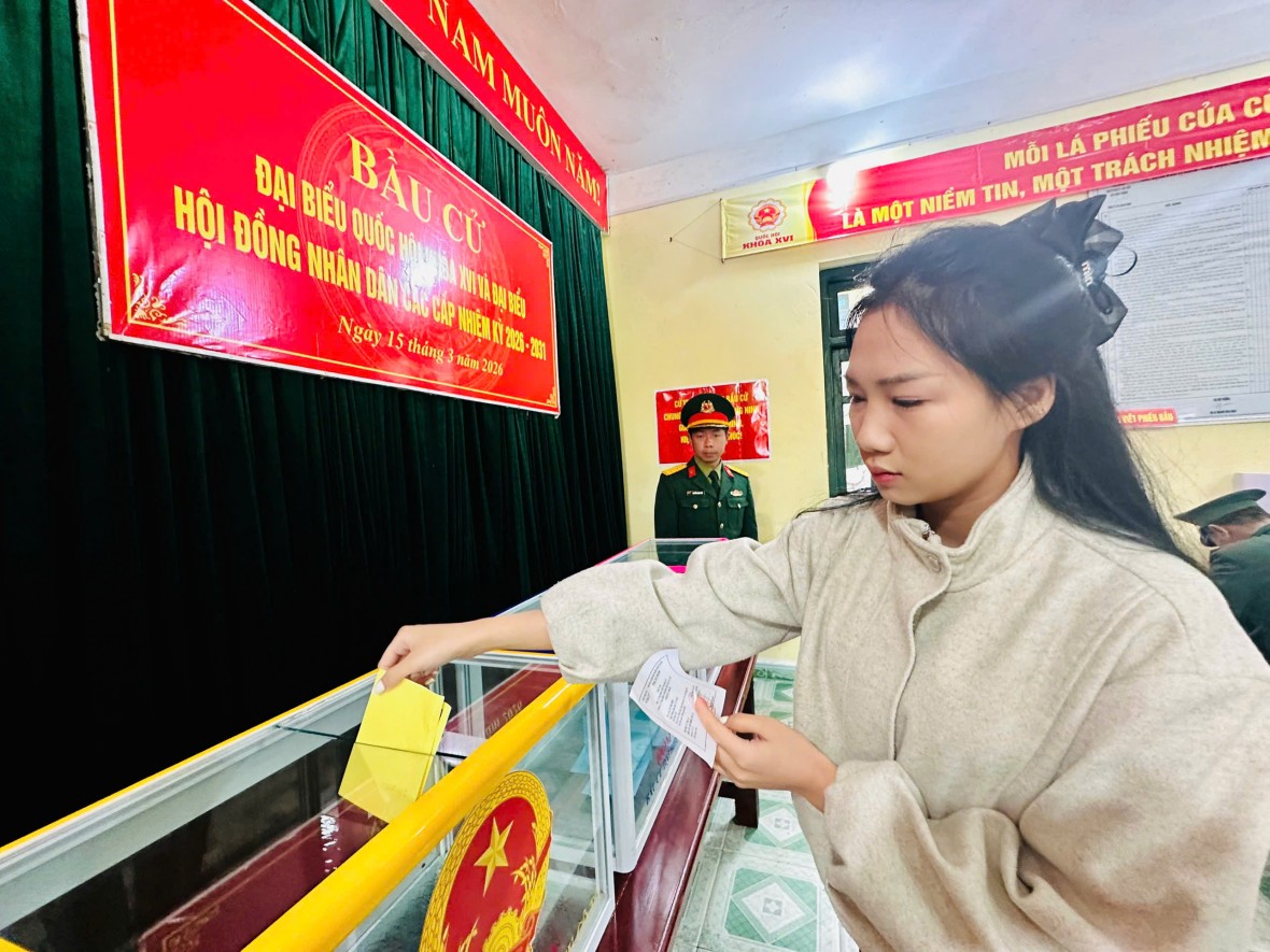 Ngày bầu cử trên đảo Trần: Lá phiếu gửi gắm niềm tin nơi tuyến đầu