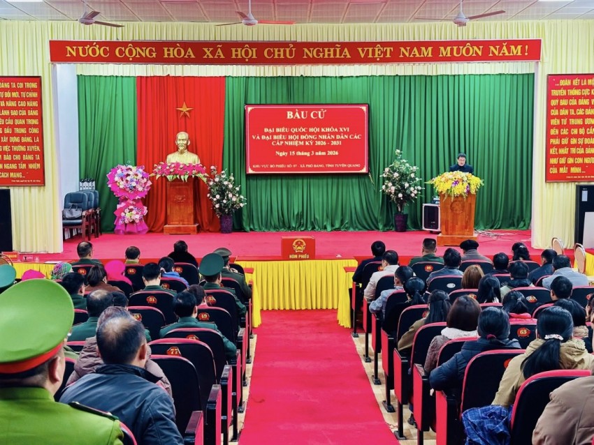 Từ tinh mơ, cử tri rẻo cao Tuyên Quang đã rộn ràng đi bầu cử