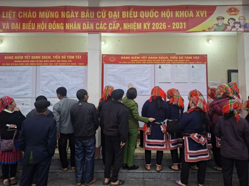 Từ tinh mơ, cử tri rẻo cao Tuyên Quang đã rộn ràng đi bầu cử