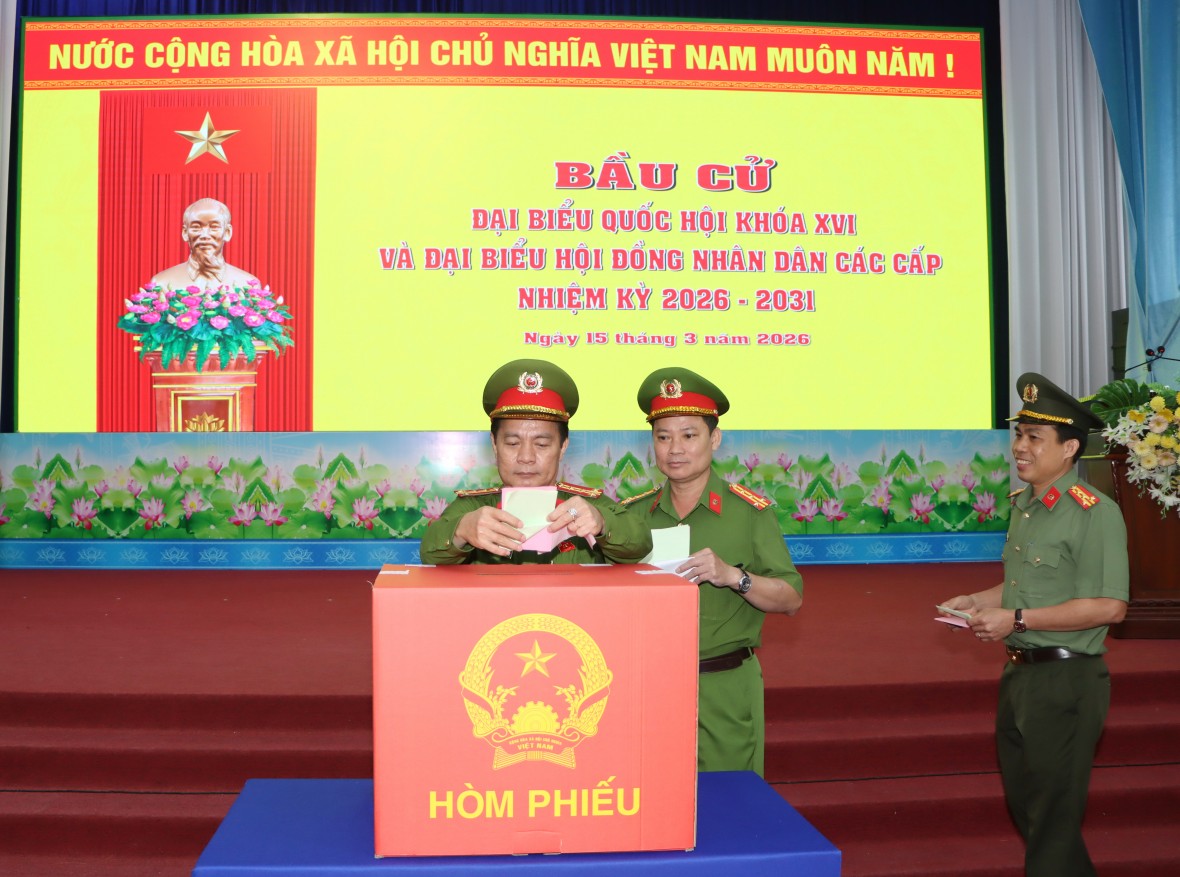 Tưng bừng ngày hội bầu cử tại Tổ bầu cử số 37, Công an tỉnh Cà Mau
