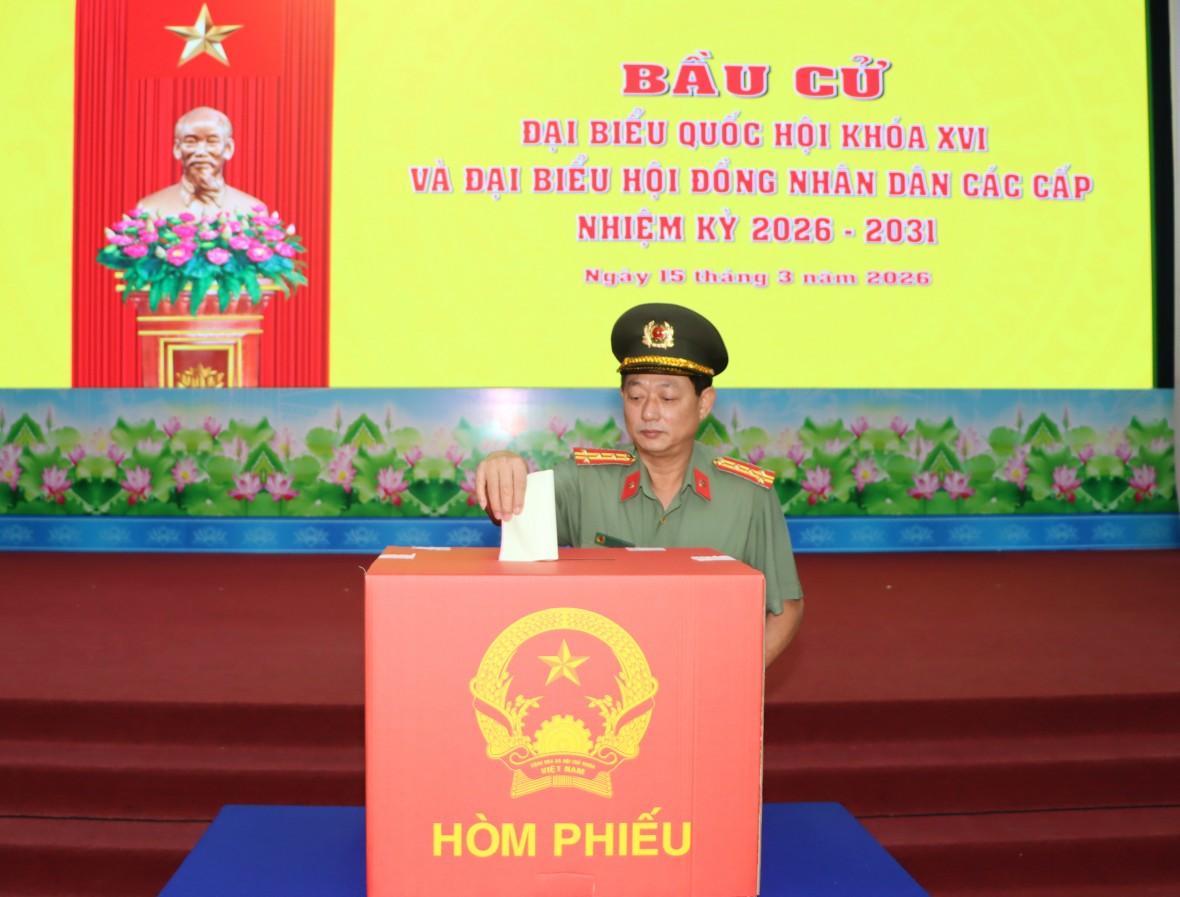 Tưng bừng ngày hội bầu cử tại Tổ bầu cử số 37, Công an tỉnh Cà Mau