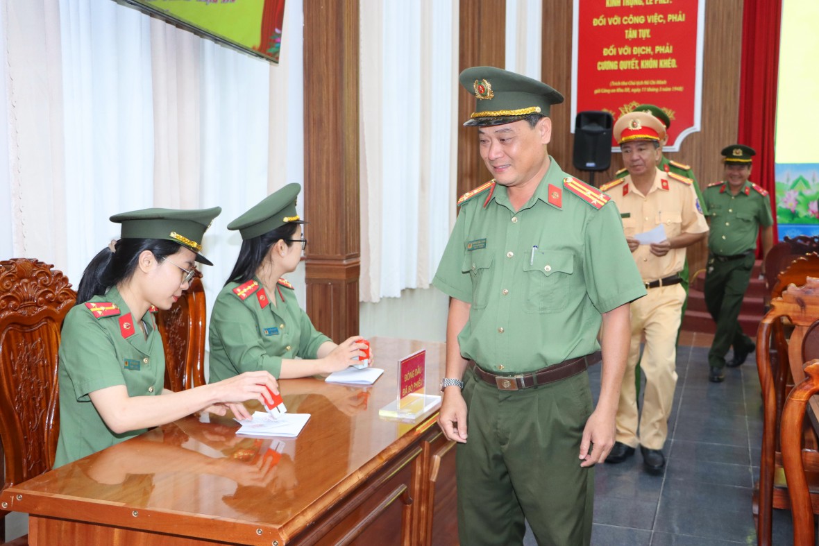 Tưng bừng ngày hội bầu cử tại Tổ bầu cử số 37, Công an tỉnh Cà Mau