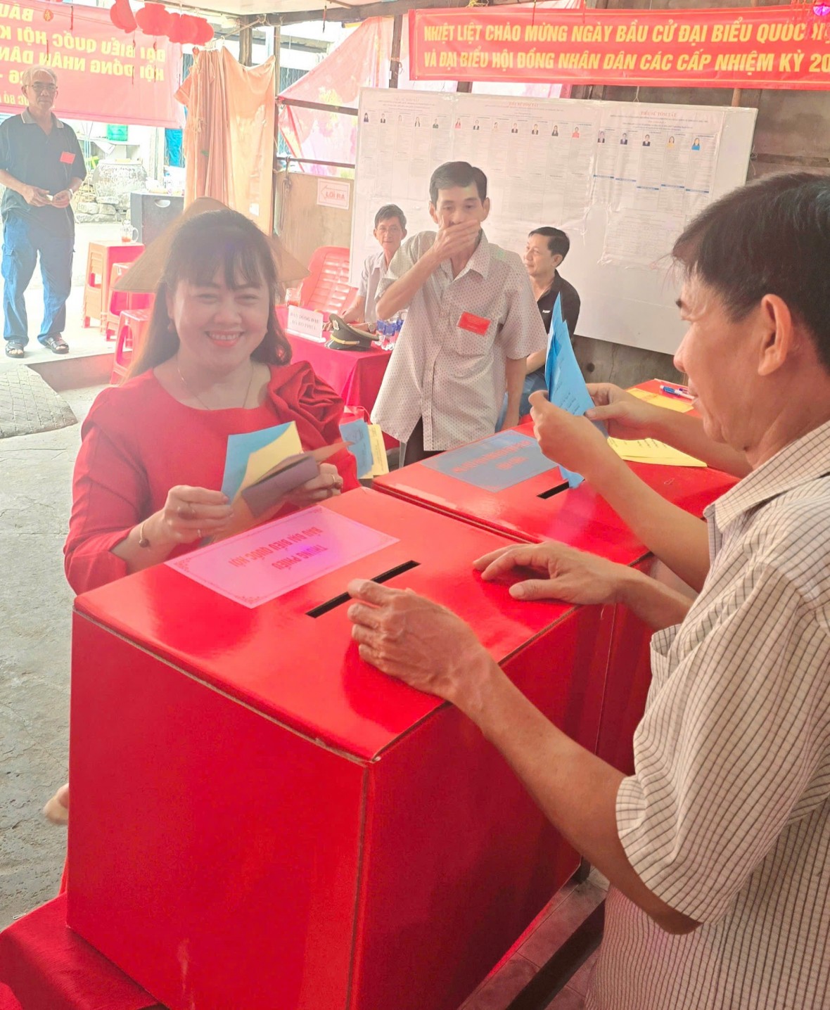 Hơn 3,3 triệu cử tri An Giang phấn khởi đi bầu cử