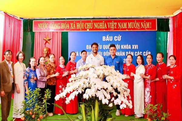 Cầu thủ nhập tịch Nguyễn Xuân Son lần đầu tiên được tham gia bầu cử