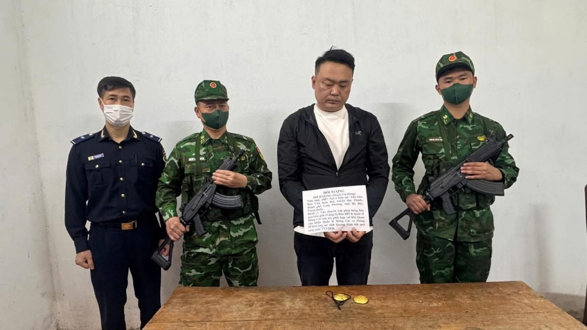 Bắt giữ người nước ngoài vận chuyển trái phép 754 gram vàng qua cửa khẩu Móng Cái