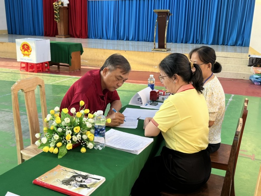 Đồng Tháp: Cử tri tham gia bầu cử đạt 99,67% tính đến 19 giờ ngày 15/3