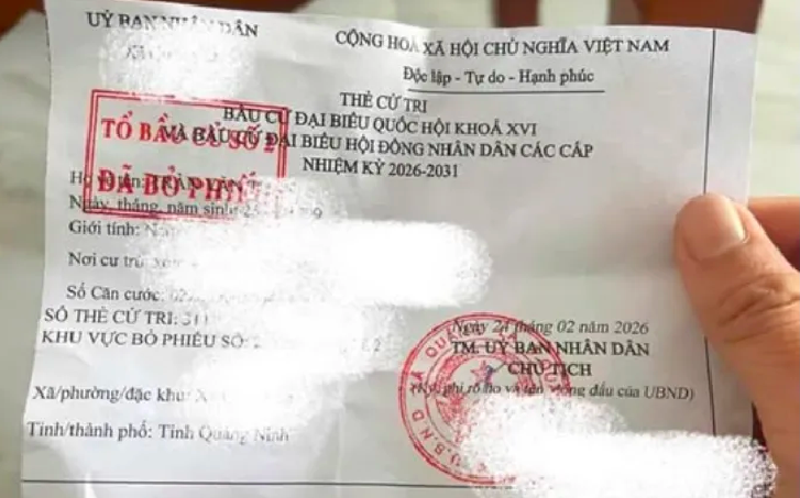 Nguy cơ lộ, lọt thông tin cá nhân khi đăng ảnh thẻ cử tri lên mạng xã hội.