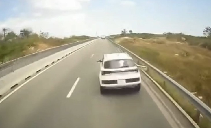 Hình ảnh cắt từ camera hành trình của xe tải