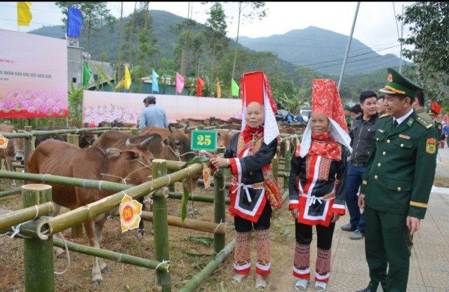 bdbp tiep suc hoc sinh ho tro sinh ke cho ho ngheo khu vuc vung bien quang ninh