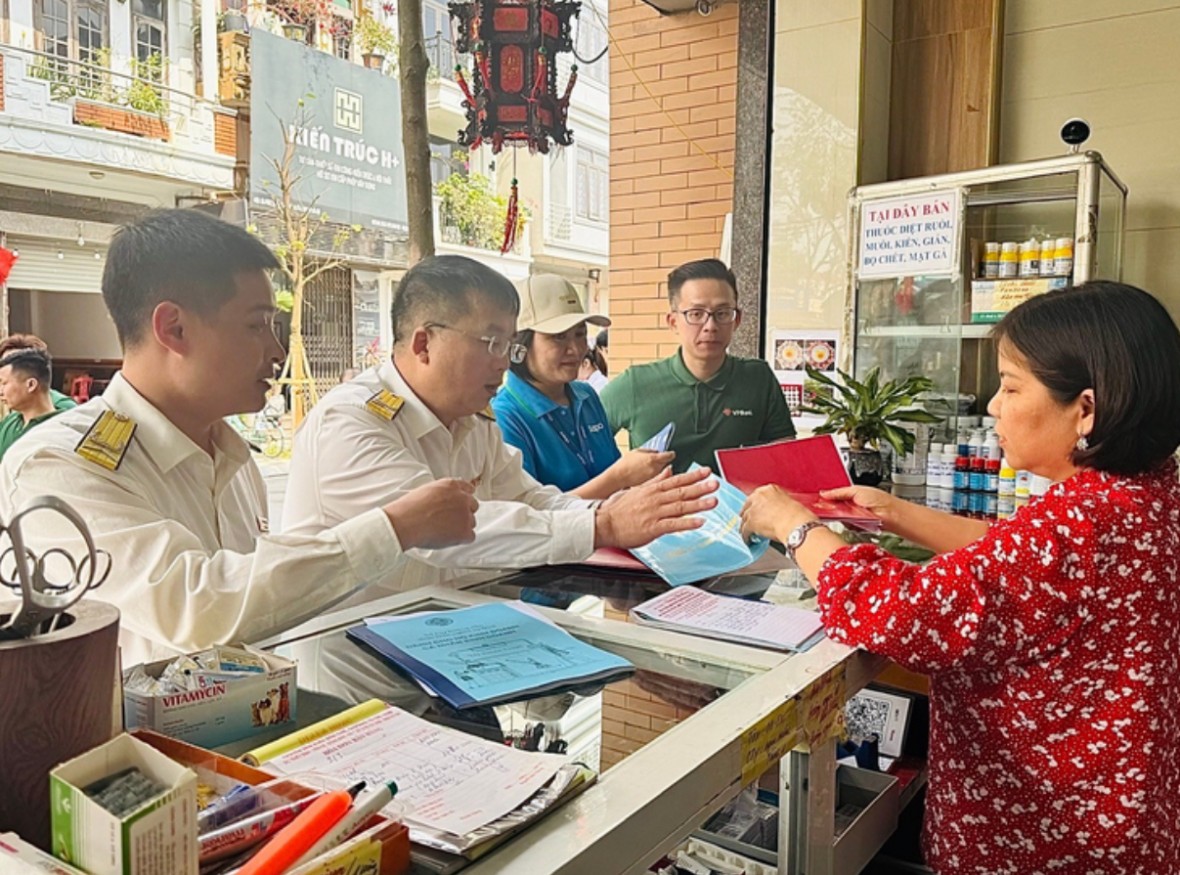 Hà Nội: Ra quân hỗ trợ hộ kinh doanh thực hiện nghĩa vụ thuế tại xã Thư Lâm