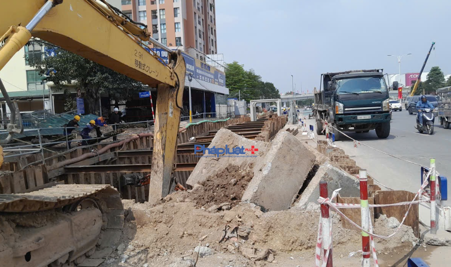 Rào chắn và tổ chức giao thông trên tuyến đường Cổ Linh, Đàm Quang Trung