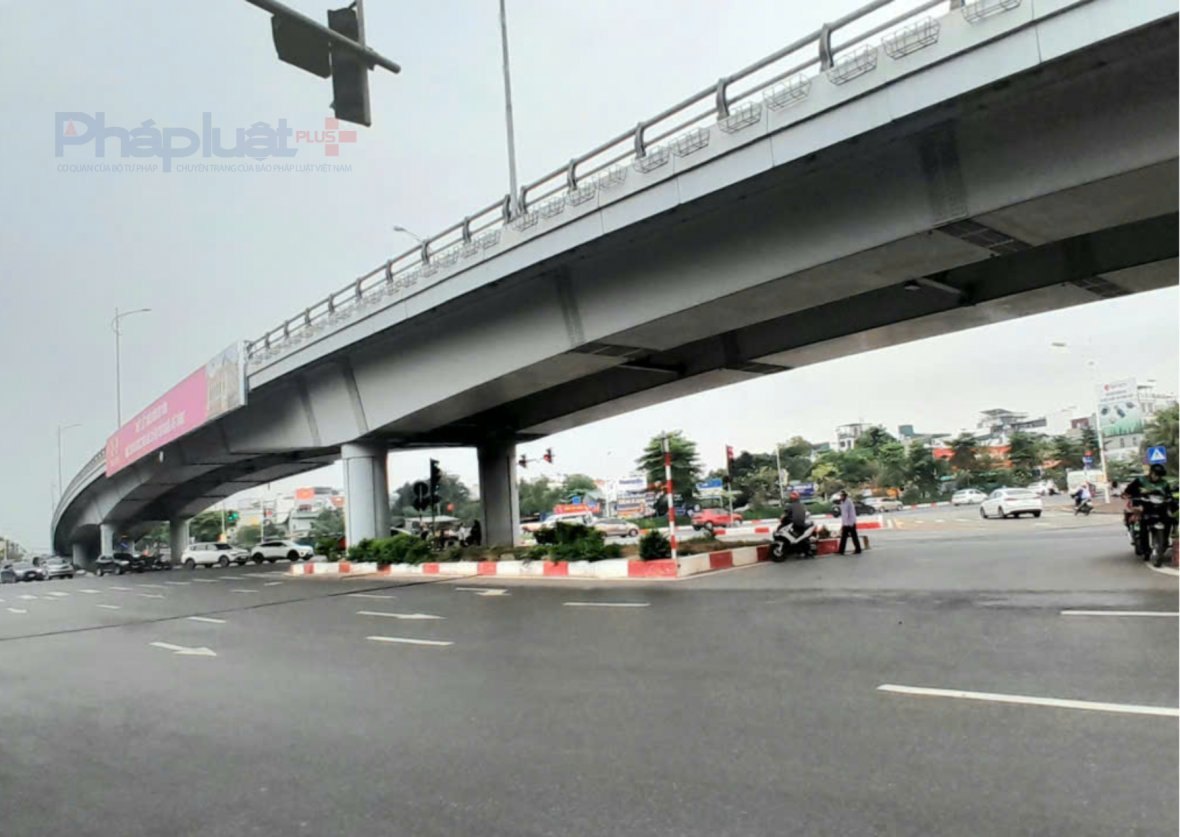 Rào chắn và tổ chức giao thông trên tuyến đường Cổ Linh, Đàm Quang Trung