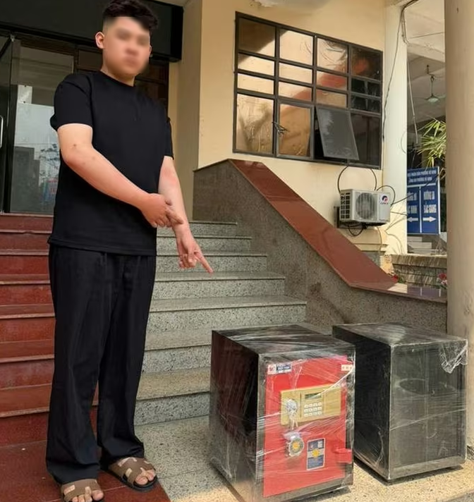 nam thanh nien dot nhap nha ho hang pha ket trom hon 5 cay vang ban lay tien di du lich