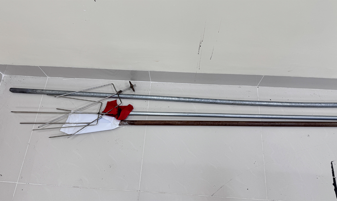 Kịp thời bắt giữ nhóm thanh thiếu niên mang hung khí đập phá nhà dân trong đêm