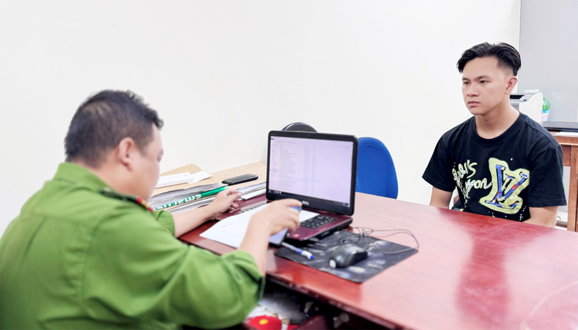 Kịp thời bắt giữ nhóm thanh thiếu niên mang hung khí đập phá nhà dân trong đêm