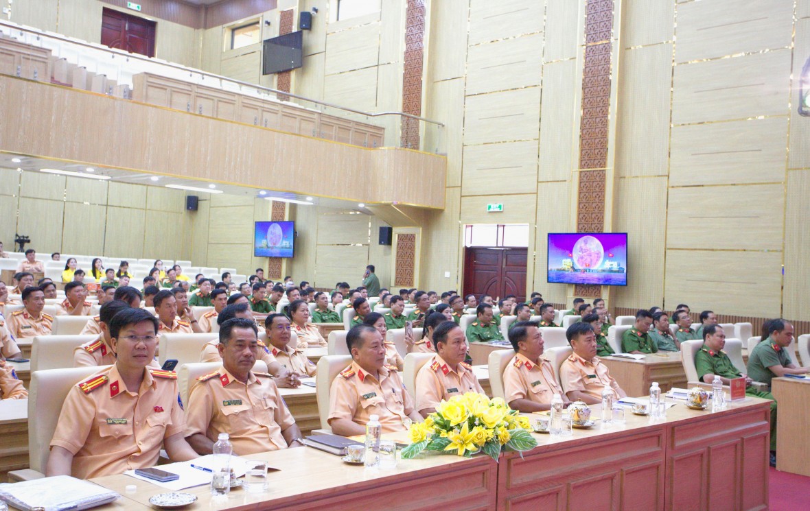 CSGT Cà Mau đẩy mạnh học tập Sáu điều Bác Hồ dạy, xây dựng văn hóa ứng xử chuẩn mực