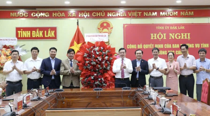 Đắk Lắk: Kiện toàn nhân sự chủ chốt, ông Đỗ Hữu Huy giữ chức Bí thư Đảng ủy UBND tỉnh Đắk Lắk: Kiện toàn nhân sự chủ chốt, ông Đỗ Hữu Huy giữ chức Bí thư Đảng ủy UBND tỉnh