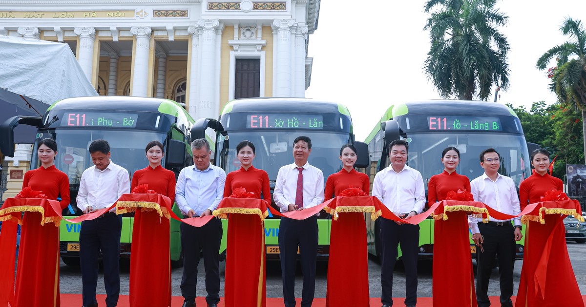 Mở tuyến buýt điện miễn phí E11, lộ trình Bờ Hồ- Yên Phụ