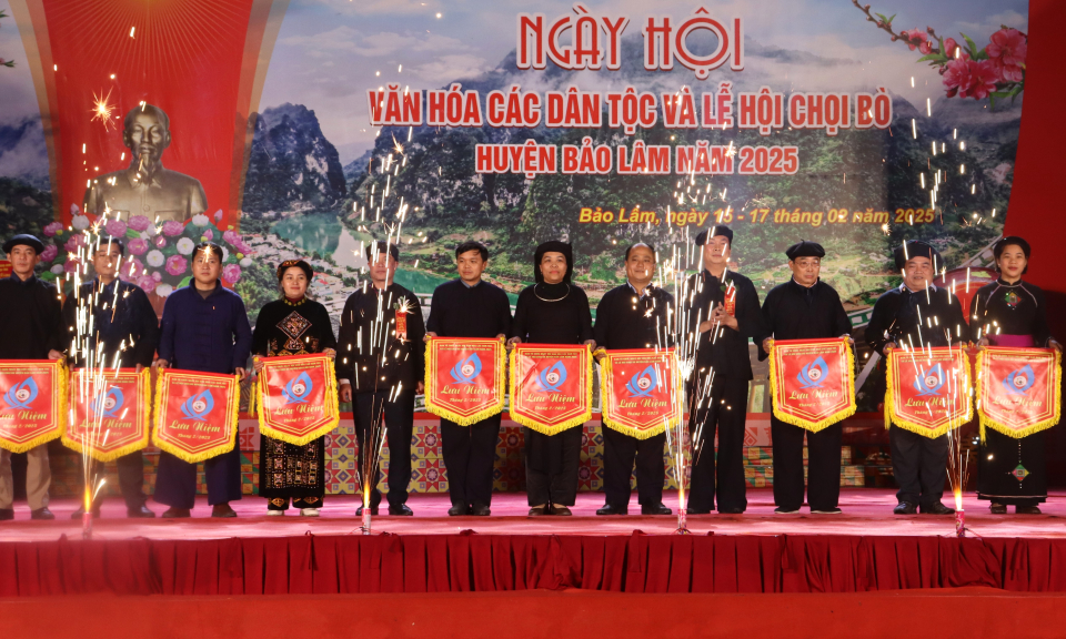 Khai mạc Ng&agrave;y hội Văn h&oacute;a c&aacute;c d&acirc;n tộc v&agrave; lễ hội chọi b&ograve; huyện Bảo L&acirc;m năm 2025 - B&aacute;o Cao Bằng điện tử