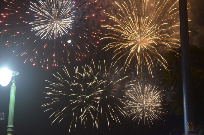 Bắn ph&aacute;o hoa l&agrave; hoạt động thường ni&ecirc;n của TP HCM