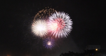 Chùm ảnh: Rực rỡ "đại tiệc" ánh sáng trên sông Sài Gòn